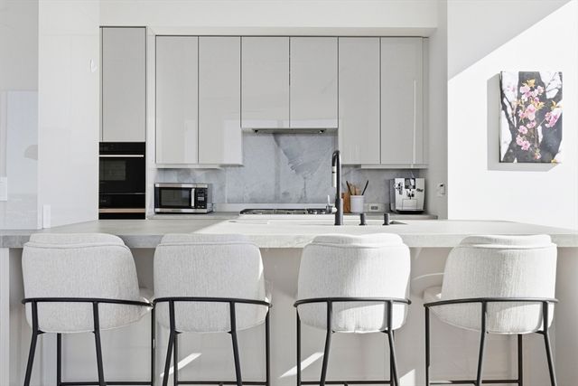 1 Dalton St 4205, Boston, MA 02115