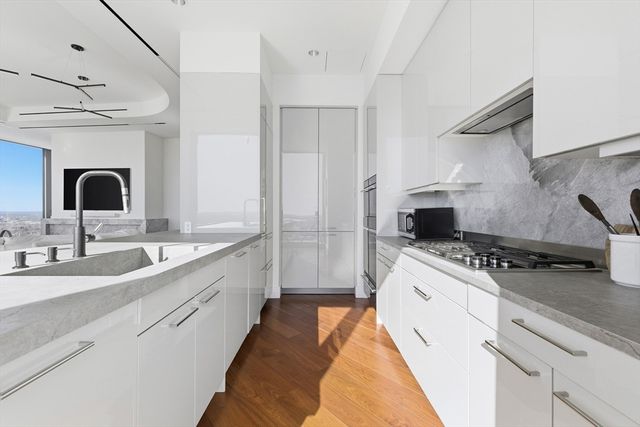 1 Dalton St 4205, Boston, MA 02115