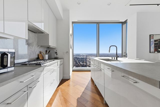 1 Dalton St 4205, Boston, MA 02115