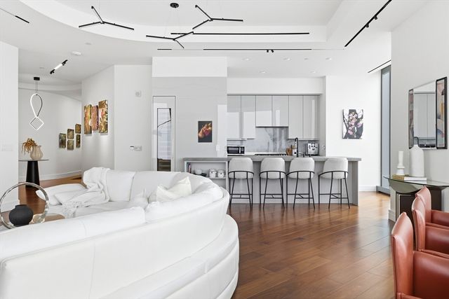 1 Dalton St 4205, Boston, MA 02115