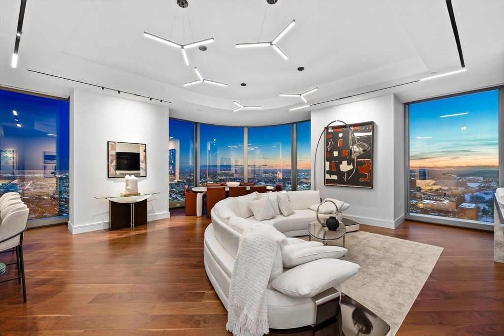 1 Dalton St 4205, Boston, MA 02115