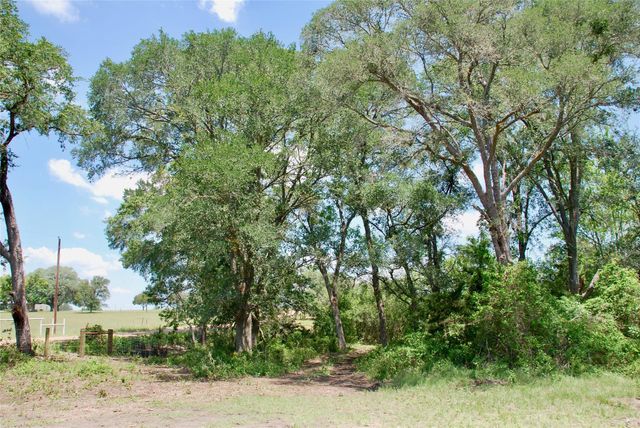 2340 Langdon Road, Weimar, TX 78962