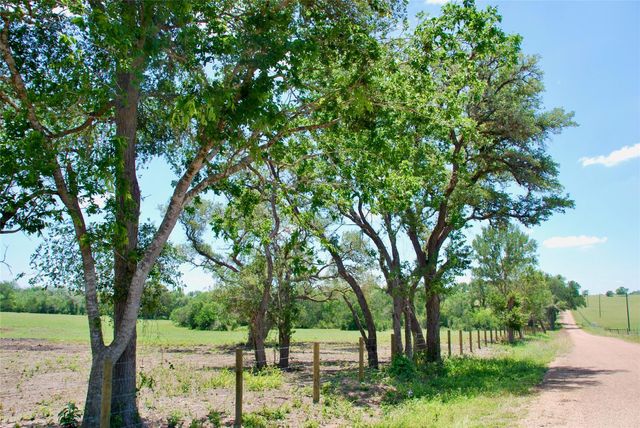 2340 Langdon Road, Weimar, TX 78962