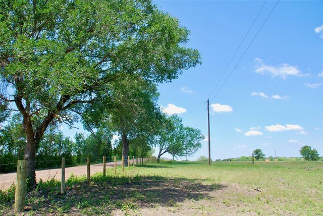 2340 Langdon Road, Weimar, TX 78962