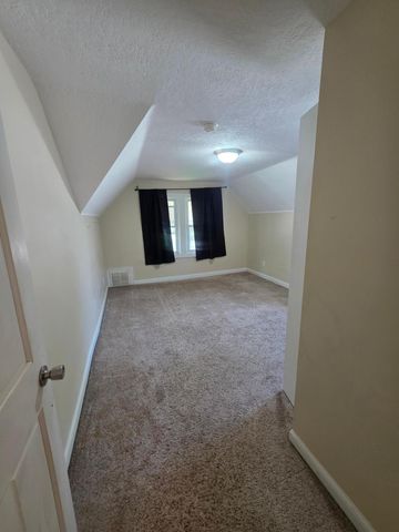 945 Geranium Avenue E, Saint Paul, MN 55106