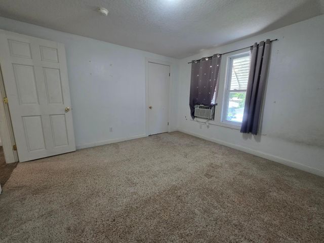 945 Geranium Avenue E, Saint Paul, MN 55106