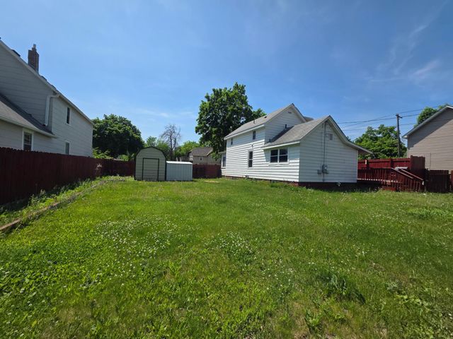 945 Geranium Avenue E, Saint Paul, MN 55106