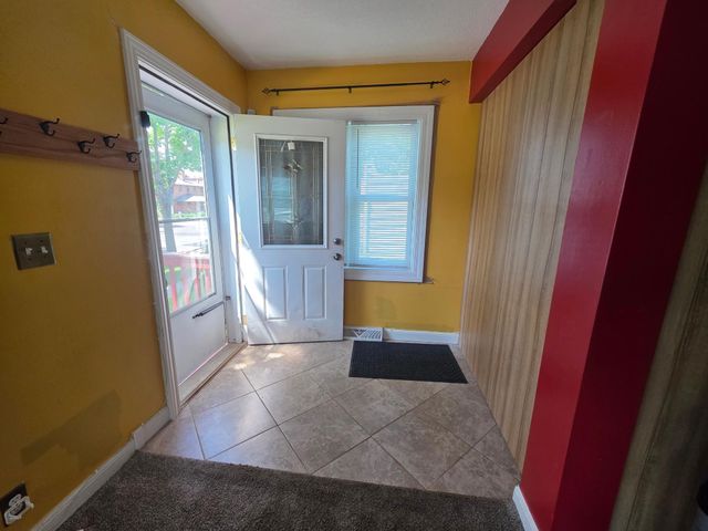 945 Geranium Avenue E, Saint Paul, MN 55106