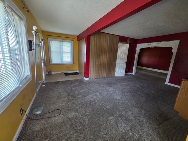 945 Geranium Avenue E, Saint Paul, MN 55106