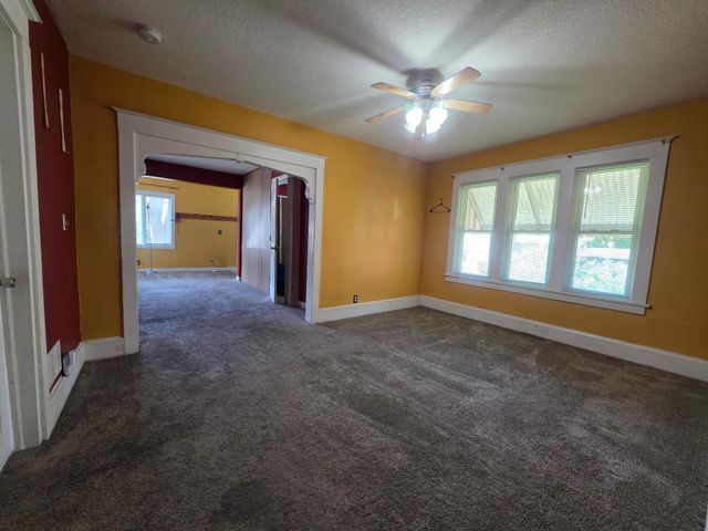945 Geranium Avenue E, Saint Paul, MN 55106