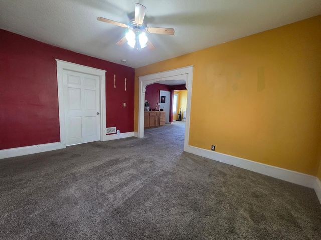945 Geranium Avenue E, Saint Paul, MN 55106