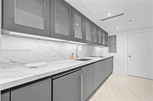 5500 Collins Ave 901 & 902, Miami Beach, FL 33140