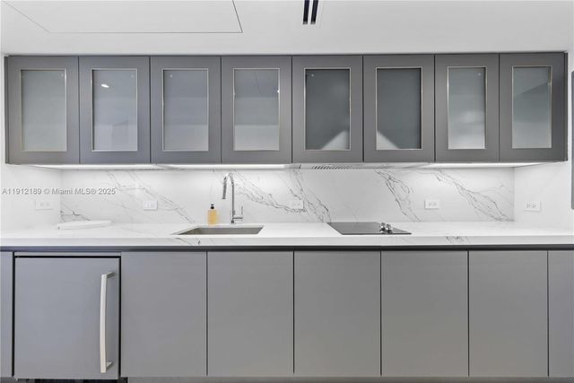 5500 Collins Ave 901 & 902, Miami Beach, FL 33140