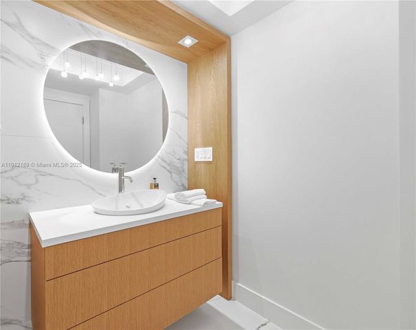 5500 Collins Ave 901 & 902, Miami Beach, FL 33140