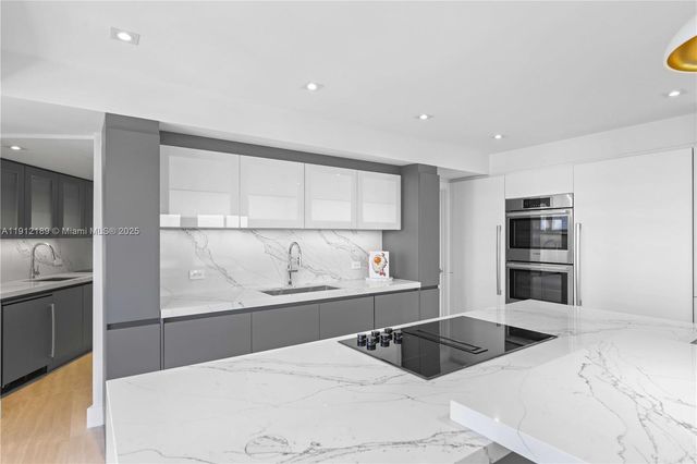 5500 Collins Ave 901 & 902, Miami Beach, FL 33140