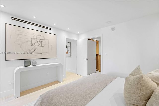 5500 Collins Ave 901 & 902, Miami Beach, FL 33140