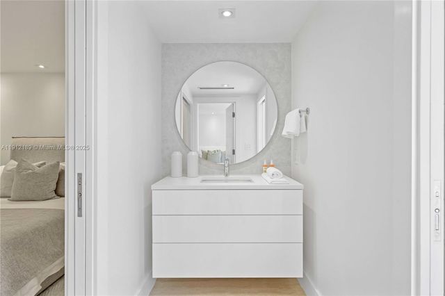 5500 Collins Ave 901 & 902, Miami Beach, FL 33140