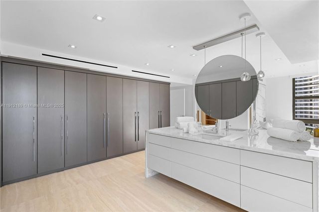 5500 Collins Ave 901 & 902, Miami Beach, FL 33140