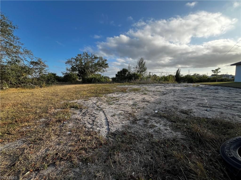 Image 4 of property listing at 1630 NE 37th ST, Cape Coral, FL 33909