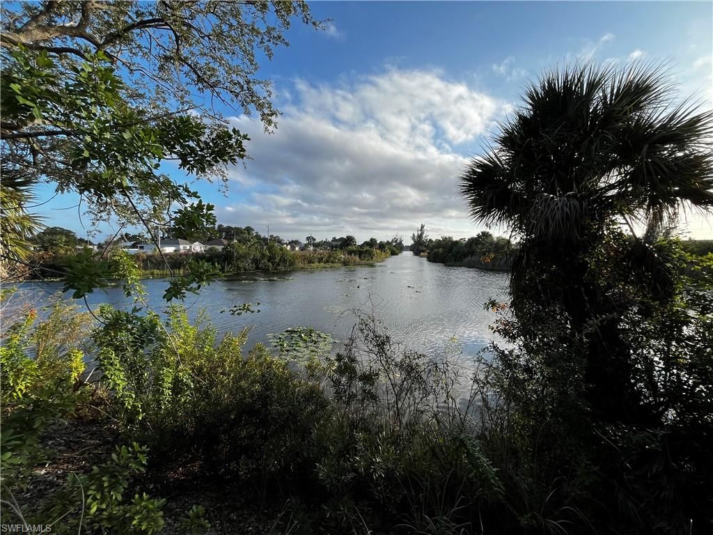 Image 5 of property listing at 1630 NE 37th ST, Cape Coral, FL 33909
