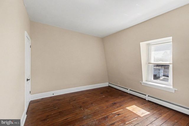 2 WALNUT ST, Pottstown, PA 19464