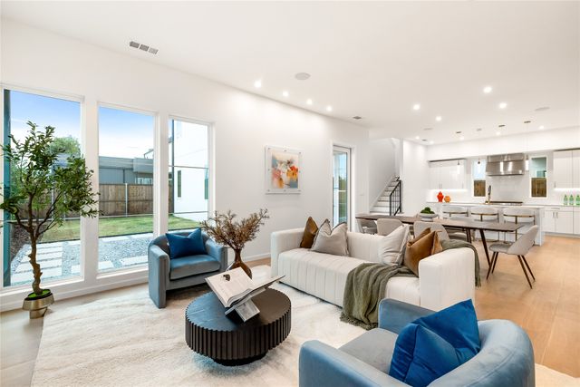 829 Nomas Street, Dallas, TX 75212