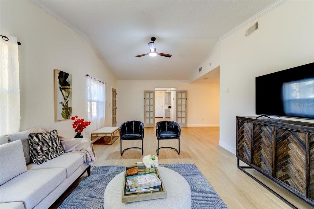 Image 2 of property listing at 20 WOODLANDS CIRCLE, Ormond Beach, FL 32174