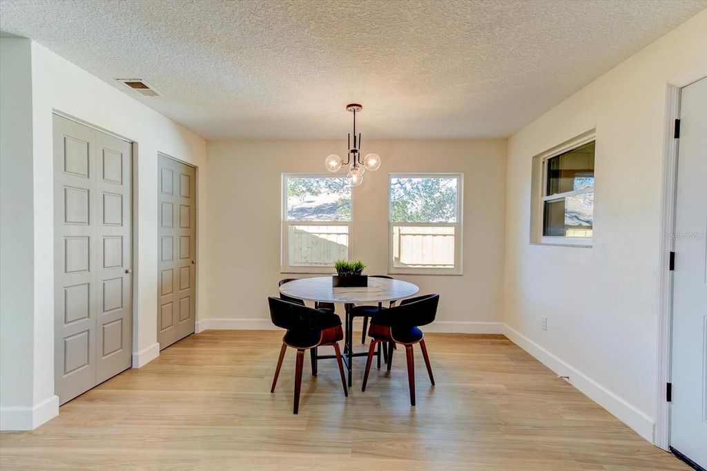 Image 11 of property listing at 20 WOODLANDS CIRCLE, Ormond Beach, FL 32174