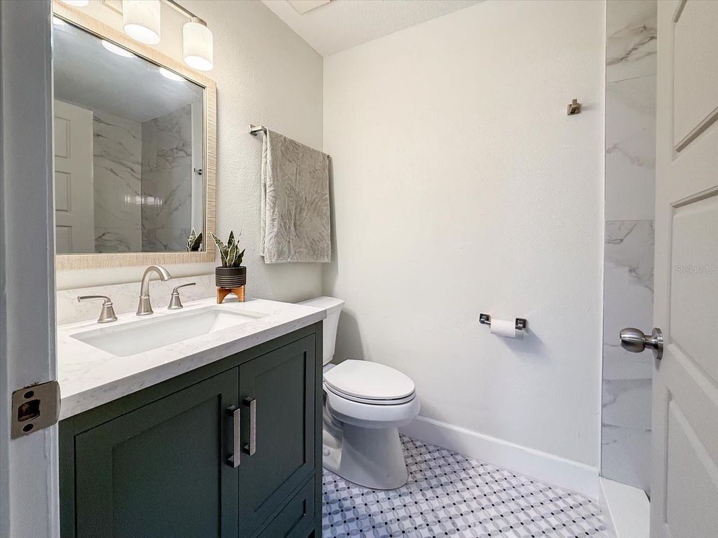 Image 16 of property listing at 20 WOODLANDS CIRCLE, Ormond Beach, FL 32174