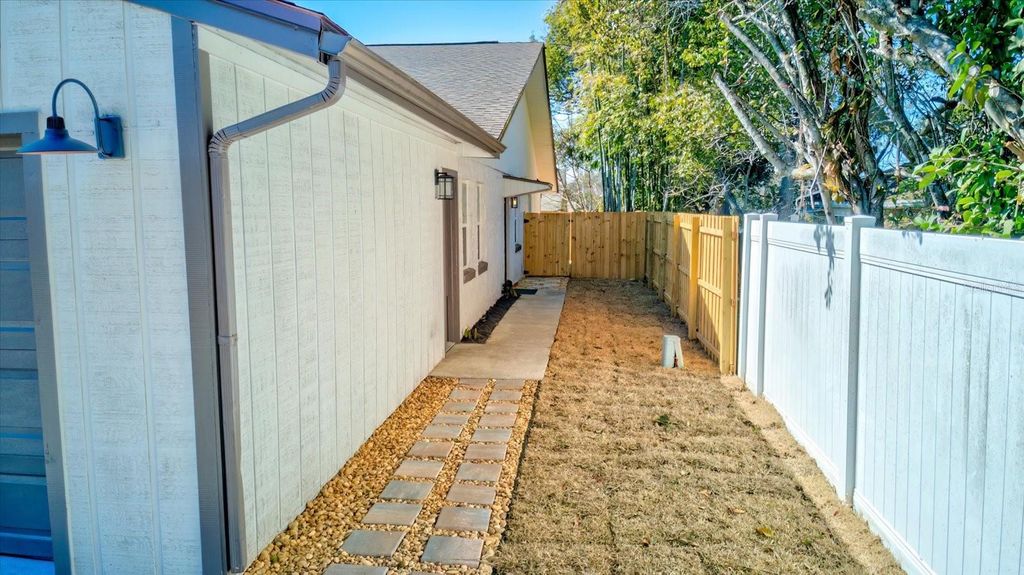 Image 24 of property listing at 20 WOODLANDS CIRCLE, Ormond Beach, FL 32174