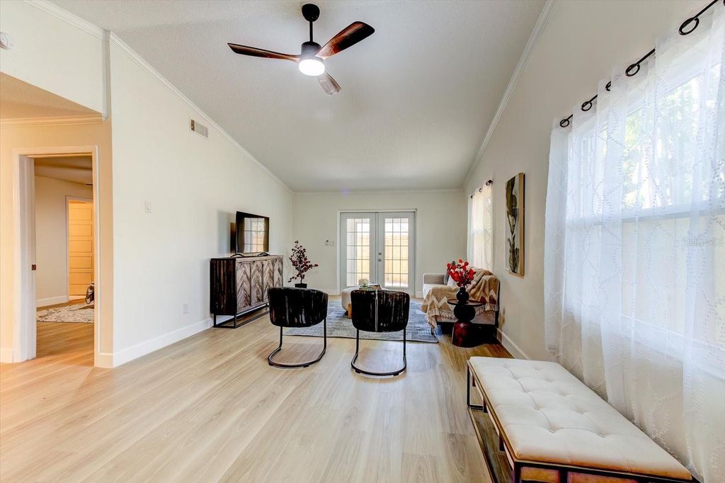 Image 8 of property listing at 20 WOODLANDS CIRCLE, Ormond Beach, FL 32174