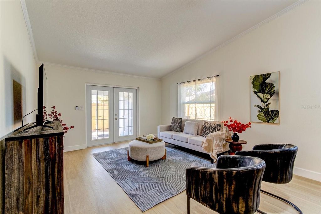 Image 9 of property listing at 20 WOODLANDS CIRCLE, Ormond Beach, FL 32174