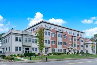 321 Hammond Pond Pkwy 105, Brookline, MA 02467