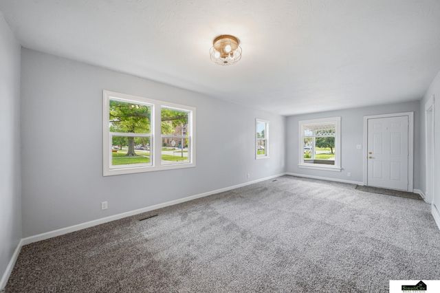 4300 N 61st Street, Lincoln, NE 68507