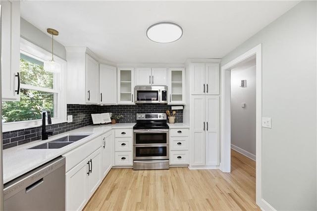 6624 Marty Street, Overland Park, KS 66202