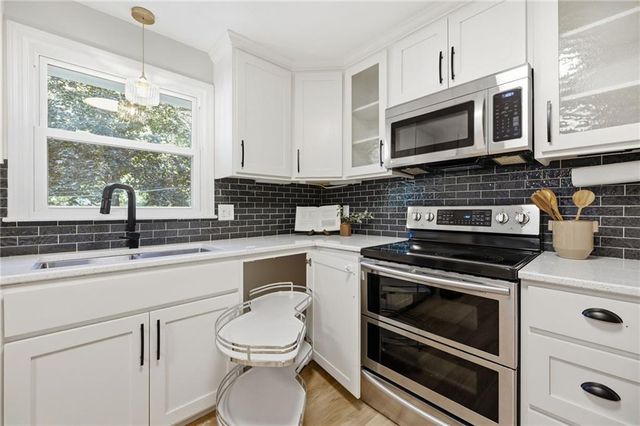 6624 Marty Street, Overland Park, KS 66202
