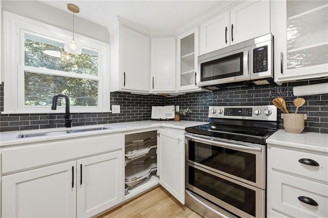 6624 Marty Street, Overland Park, KS 66202