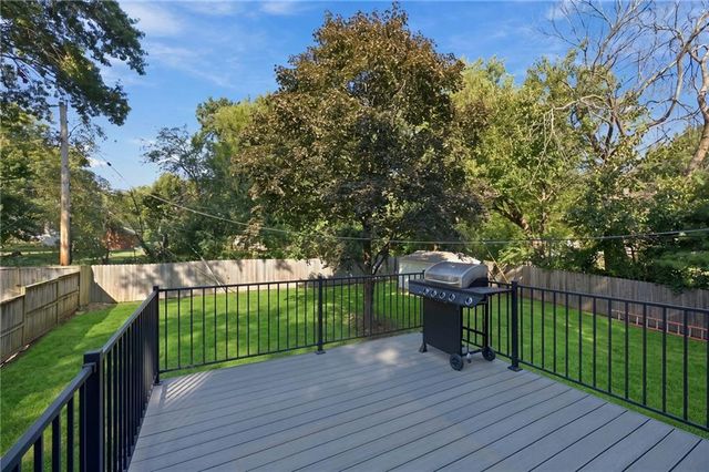 6624 Marty Street, Overland Park, KS 66202