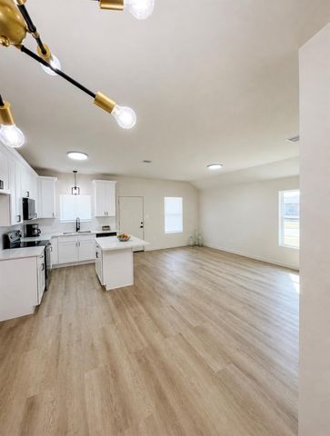 7145 Avenue K, Houston, TX 77011