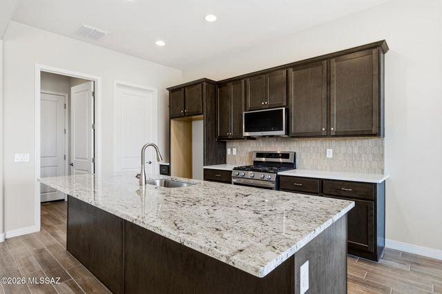 878 N Astronomer Lane, Green Valley, AZ 85614