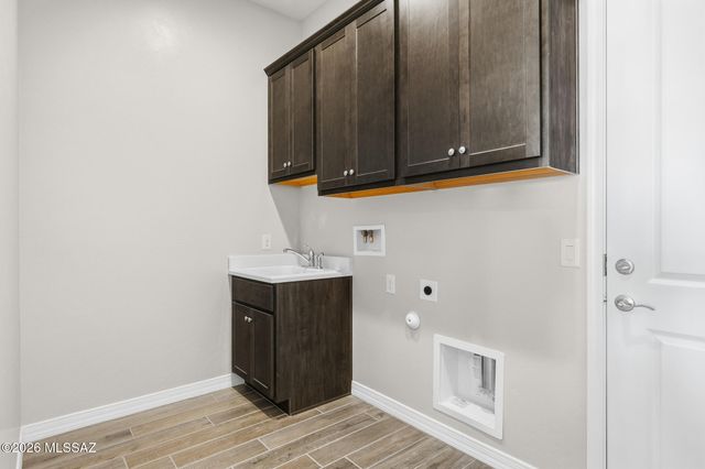 878 N Astronomer Lane, Green Valley, AZ 85614