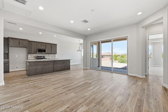 878 N Astronomer Lane, Green Valley, AZ 85614