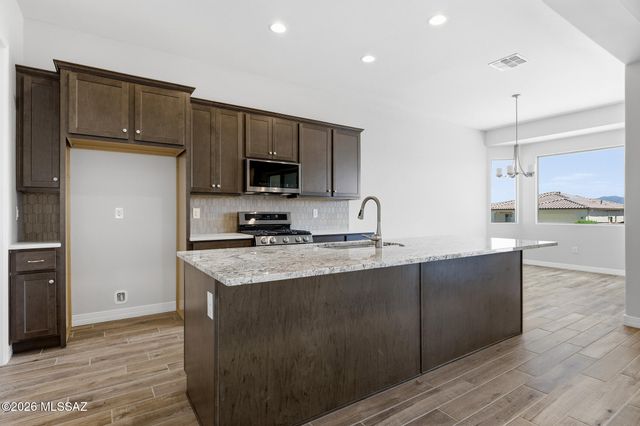 878 N Astronomer Lane, Green Valley, AZ 85614