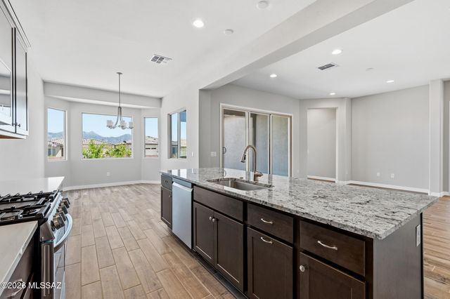 878 N Astronomer Lane, Green Valley, AZ 85614