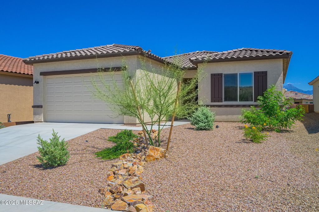 878 N Astronomer Lane, Green Valley, AZ 85614