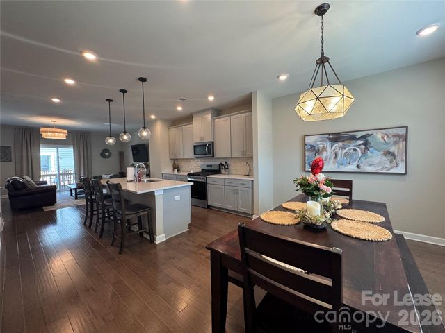 3738 Memorial Parkway, Charlotte, NC 28217