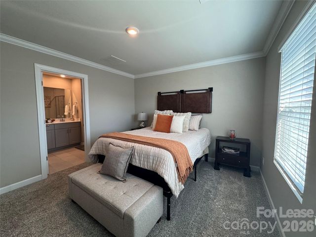 3738 Memorial Parkway, Charlotte, NC 28217