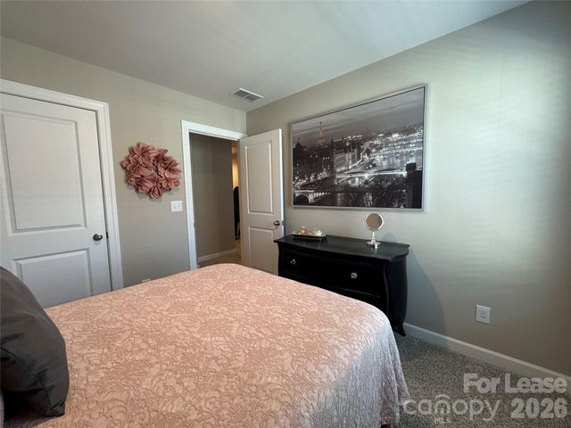 3738 Memorial Parkway, Charlotte, NC 28217