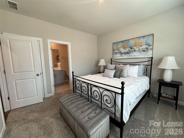 3738 Memorial Parkway, Charlotte, NC 28217