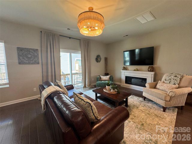 3738 Memorial Parkway, Charlotte, NC 28217